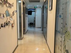 -瑞尔齿科(南京东路名人诊所)