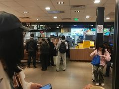 -麦当劳(上海虹桥站30B检票口楼上)