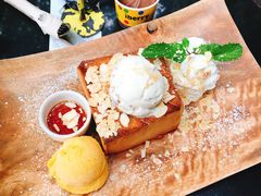 -莓园冰淇淋店