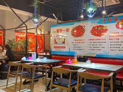 大堂-美膳居川菜馆油焖大虾烧烤(卓刀泉店)