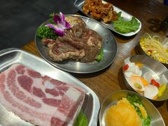 厚切五花肉-·缸桶屋·韩式牛肋条自助烤肉(西湖D11店)