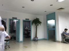 -上海大学附属上海和平眼科医院