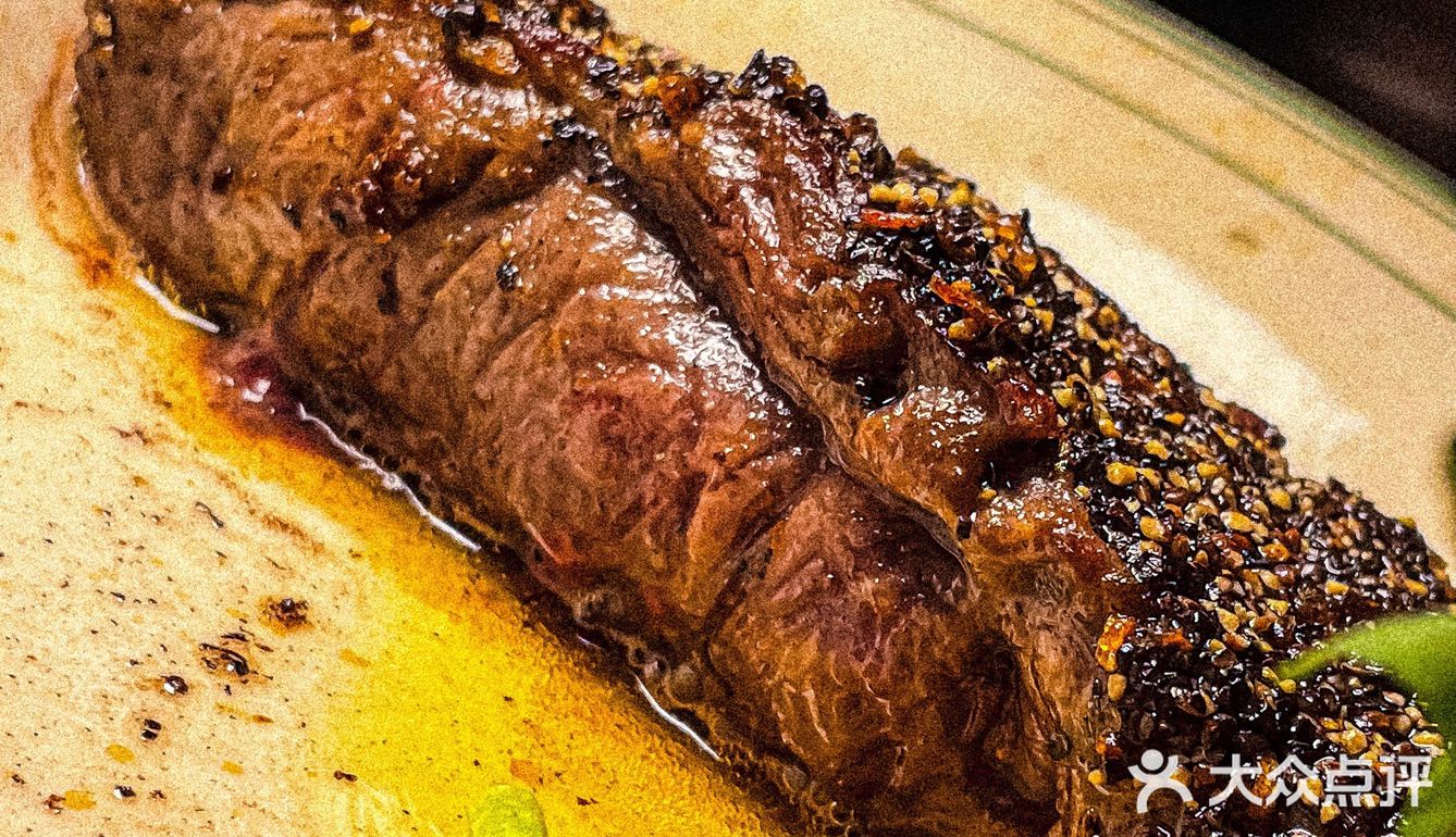 这酒吧的牛排也太好吃了！跨界玩的这么6你让牛排馆怎么活！