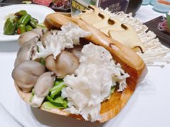 -红鼎豆捞·非遗鲍皇汤火锅(宝丰路店)