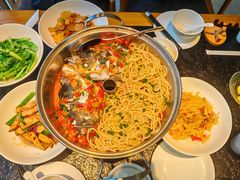 -鱼鲜饭香·招牌汽锅剁椒鱼头王