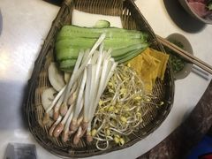 -渝嘴小老弟老火锅(华新村店)
