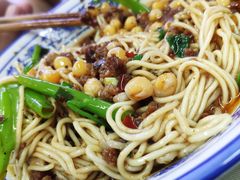 -渝之汇牛肉豌杂面