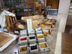 面包甜点陈列柜-金安大饭店-金品自助餐厅