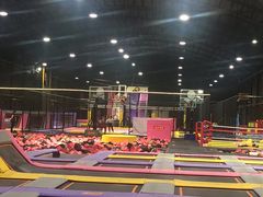 -嘿哟动霸CHUA·新潮玩运动娱乐中心·蹦床滑冰团建乐园