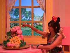 -小镇影院迪士尼小熊Duffy与他的朋友合影地