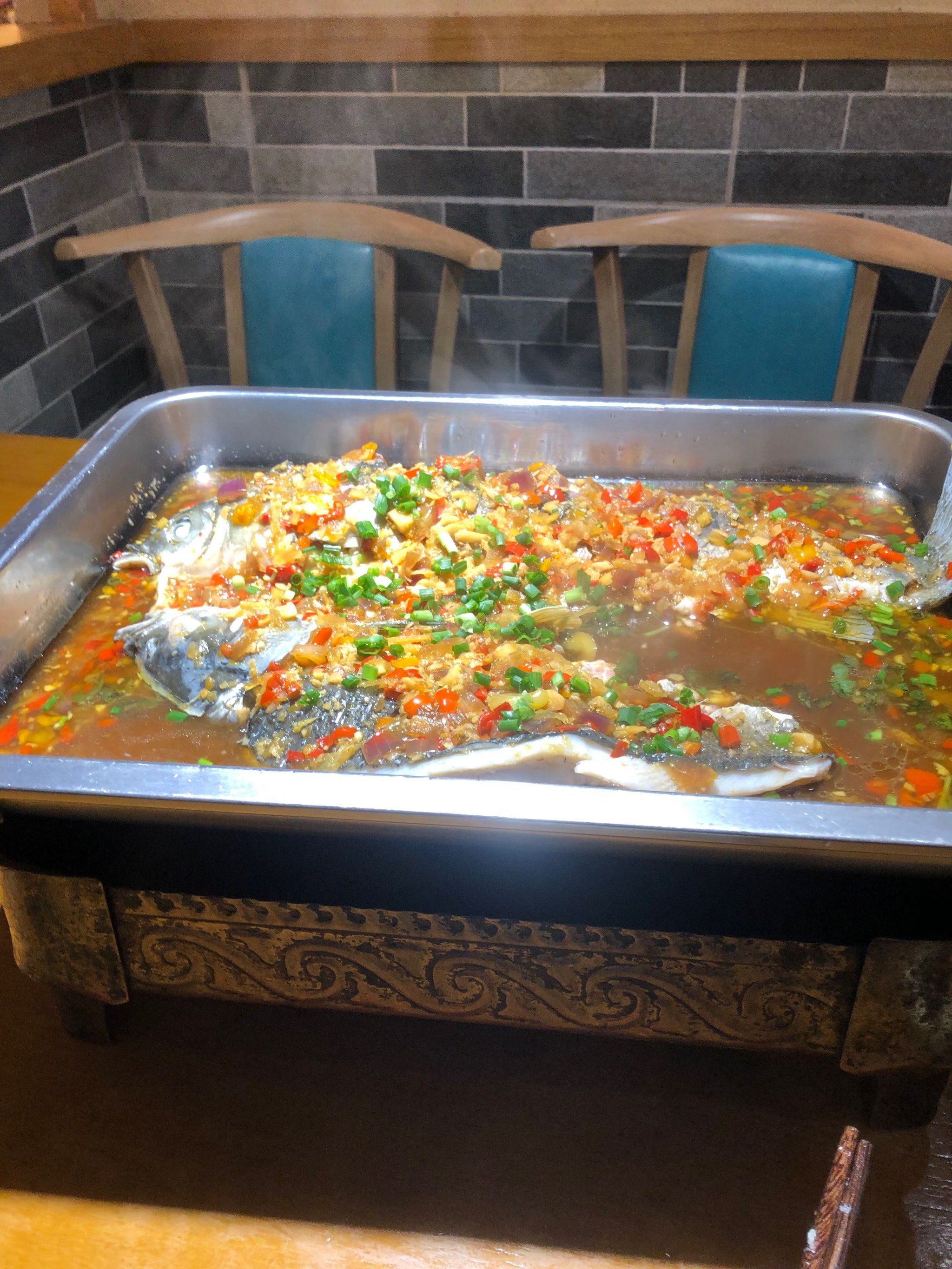 口味很不错 尤其是他们家的跳水鱼很新鲜入味 服务周到 环境好