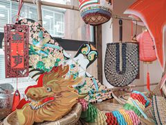 -包整·丝娃娃(一览甲秀楼风景店)