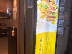-麦当劳(上海虹桥站30B检票口楼上)