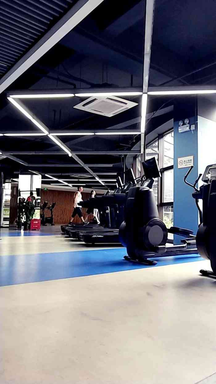 唤潮易竞健身-"首先,游泳教练都挺不错,很认真,耐心,给.