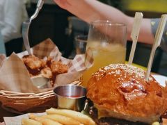 -三勾JJJ Burger&Coffee(梅溪湖店)