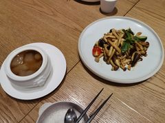 九层塔煸三菇-汝是素•文创素食馆(金月湾店)