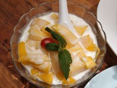 小姐姐酸奶拌芒果-老滇山寨•云南特色菜•地方菜•民族风情歌舞表演(金碧店)