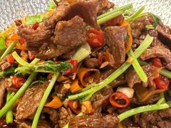 小炒黄牛肉-俏湘厨•地道湘菜(建华南路店)