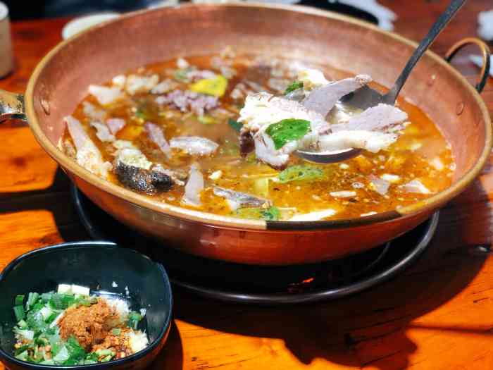 围炉铜瓢牛肉(桐柏路店)-"无意间发现一家在闹市区的一个小院子里别有