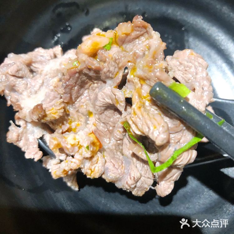 牛年吃狠牛，牛气冲天。