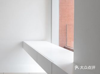 七层的水吧台、茶台与沙发，无时无刻在强调会客的过程