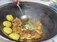 -雪乡人家东北菜·铁锅炖一切(高斯路店)