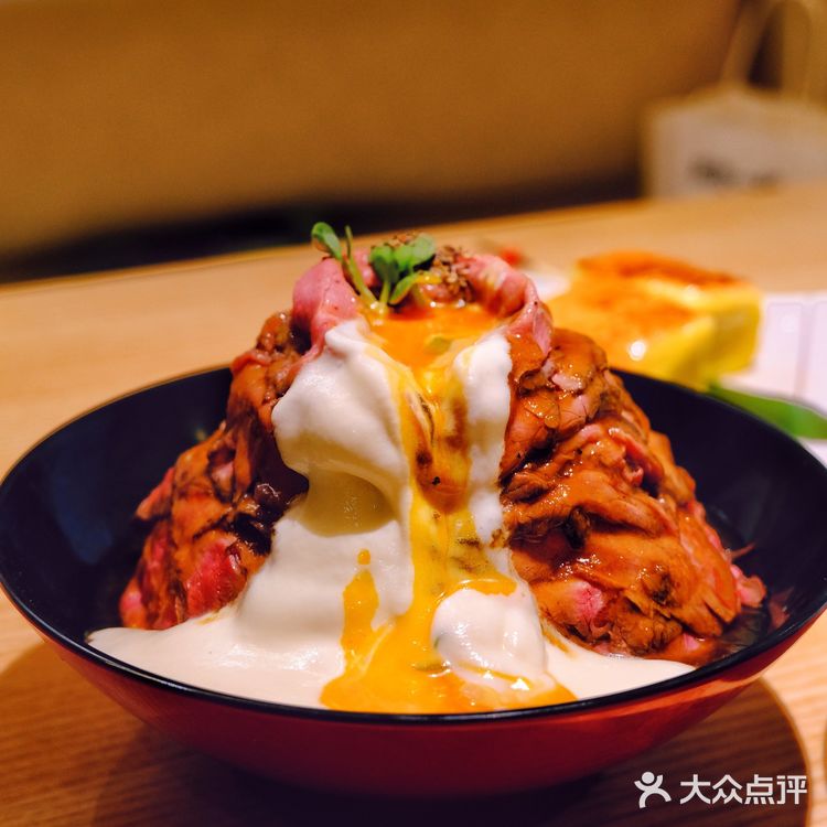 我愿意为了这碗火山牛肉饭排队2小时!