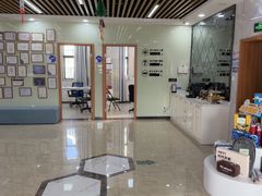 -茂菊口腔连锁(浦东南路店)