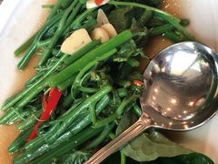 -Chom Cafe and Restaurant