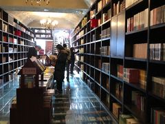 -钟书阁(松江泰晤士小镇店)