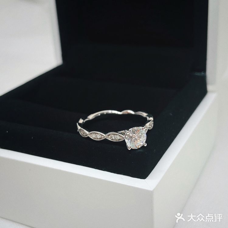 仙女们都喜欢的一款钻戒✨✨