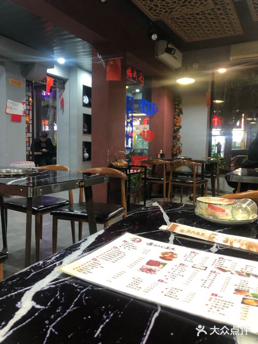 牛九铜火锅图片