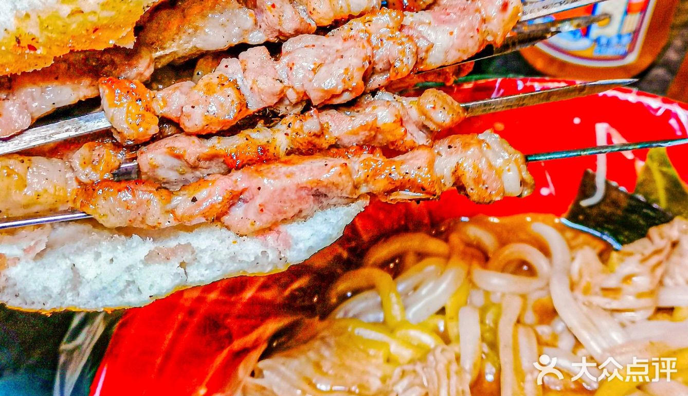饼加肉的快乐，还有东北麻辣烫，看着世界杯绝了[强]
