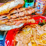 饼加肉的快乐，还有东北麻辣烫，看着世界杯绝了[强]