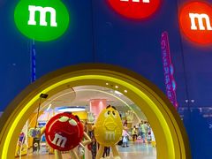 -m豆巧克力世界(上海世茂广场店)