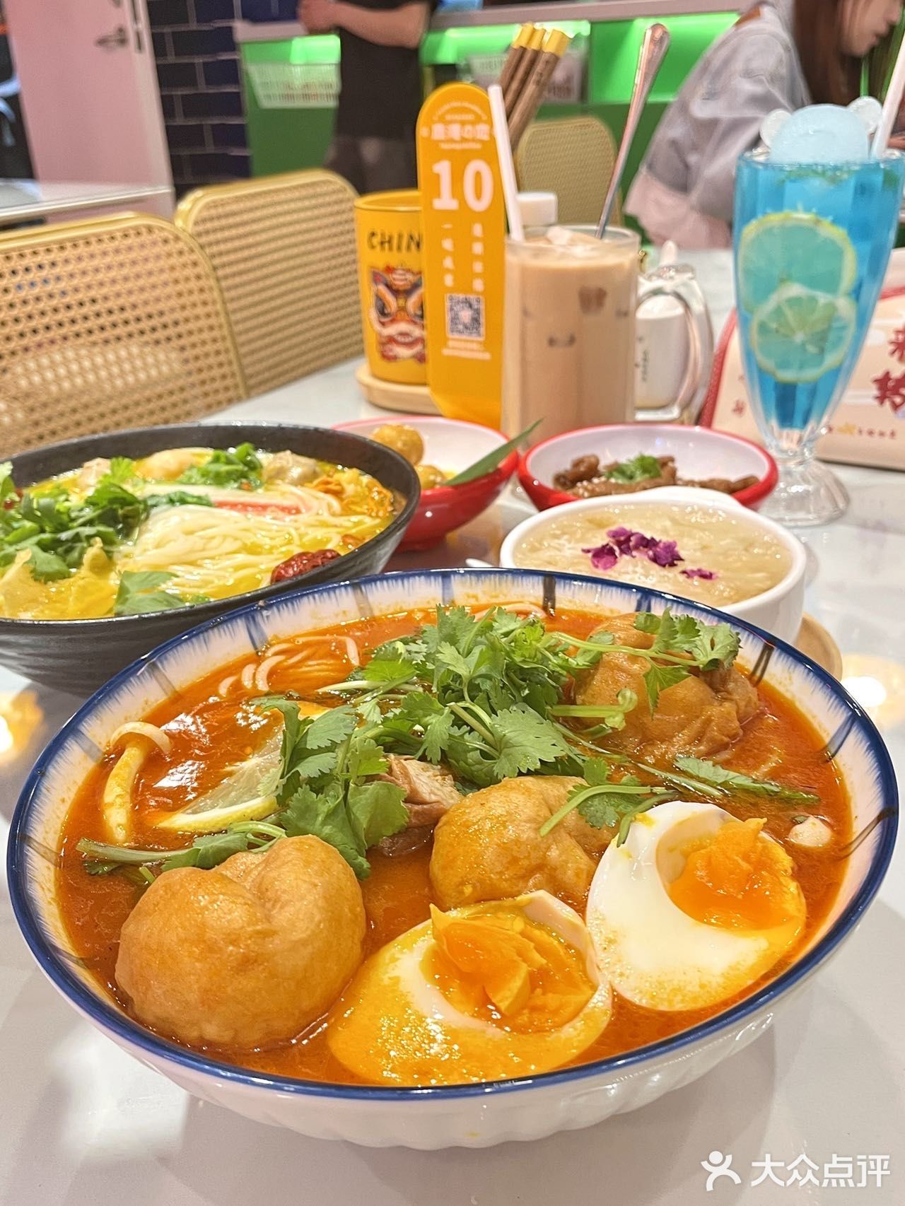 氛围感💯，港式米线