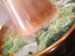 -果松木炭酸菜铜火锅·外婆参鸡汤