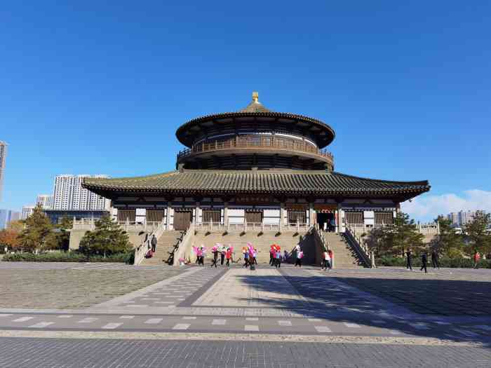 是目前唯一在原址修复完成的明堂,是平城遗址的城内标志