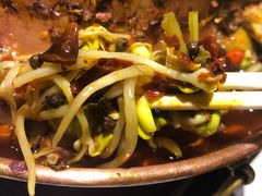 铜锅里的豆芽菜-蛙蛙叫干锅年代(簋街总店)