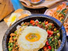 热气腾腾石锅打抛饭-小小集渔·泰式大排档(太古里香槟店)