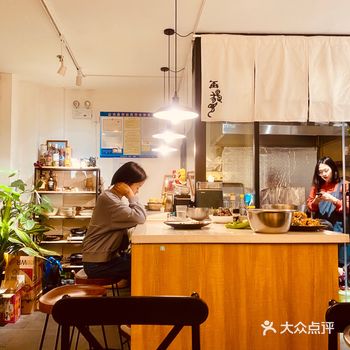 温暖且平实，深夜食堂一样的存在