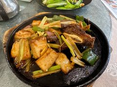 铁板黑椒牛仔骨-有记家厨(后龙西街店)