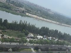 -乌兰湖畔草坪轻奢营地