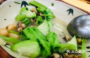 Winged Gourd and Abalone Soup
