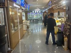 -三叶眼镜城批发市场(上海火车站店)