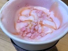 粉樱绽放拿铁-星巴克臻选(湖滨道店)