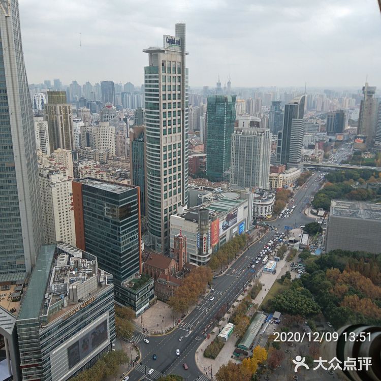 上海市南京路新世界丽笙大酒店45层旋转餐厅