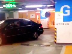 场地-万象城-停车场