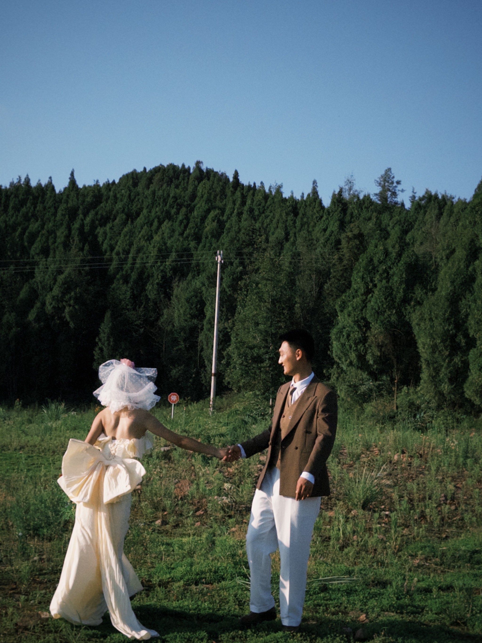 我说广元拍胶片风格的婚纱照最奈斯的是梵西摄影