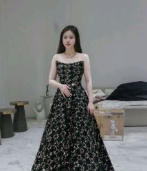 点击看大图 -Renee芮亦婚纱